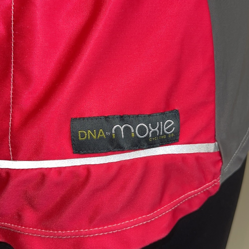 DNA MOXIE Lifetime Espirit De She Cycling Tank - Picture 4 of 9